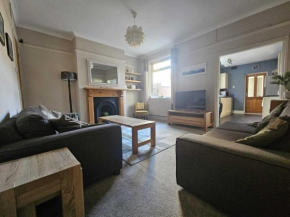 Bee Accommodations - Leicester Home